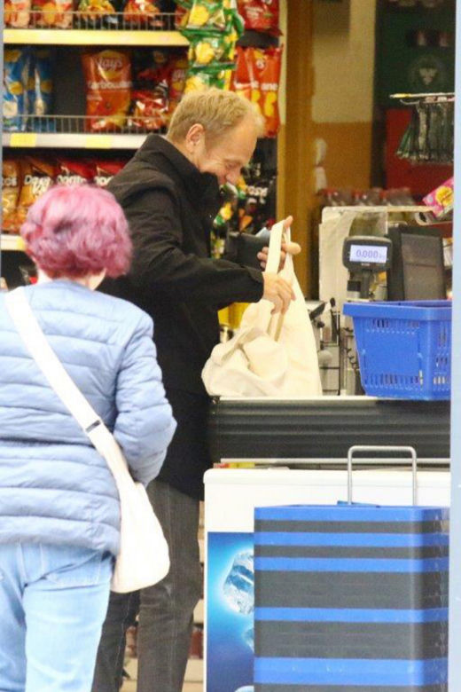 Donald Tusk udał się do sklepu. Natychmiastowa reakcja ludzi