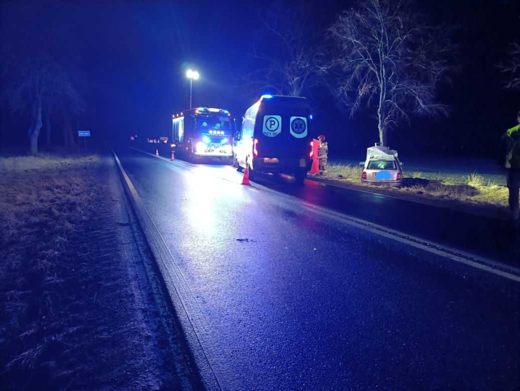 Tragedia na drodze w powiecie rawickim. Nie żyje pasażerka auta