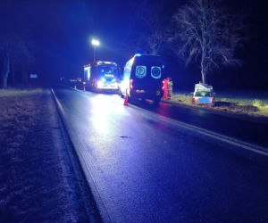Tragedia na drodze w powiecie rawickim. Nie żyje pasażerka auta
