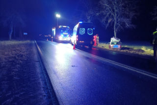 Tragedia na drodze w powiecie rawickim. Nie żyje pasażerka auta