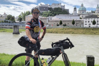 Pomaga dzieciom jeżdżąc na rowerze. Kamil Jaroszewski wyrusza w kolejną wyprawę
