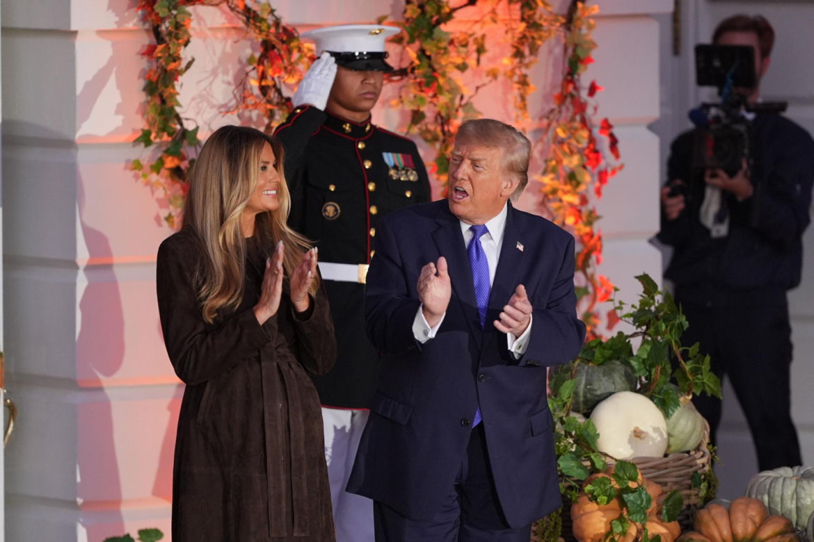 Cukierek albo psikus! Trump zaskoczył pod Białym Domem