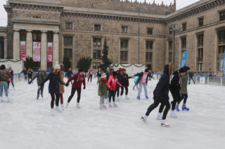 Lodowiska w Warszawie zapraszają! Gdzie na łyżwy w stolicy?