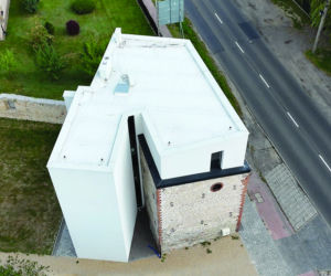 Nadbudowa na domu z jurajskiego kamienia