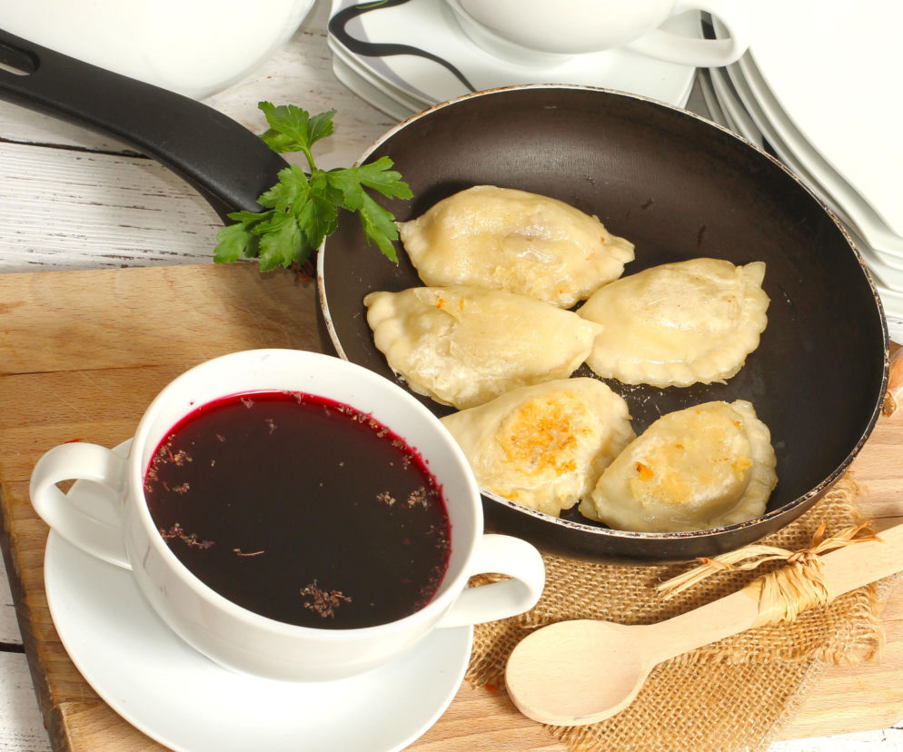 pierogi i barszcz czerwony 