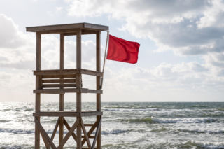 Sinice Mrzeżyno. Czy w Mrzeżynie można się kąpać 27.07? Flaga, warunki pogodowe
