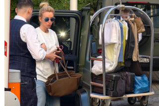Martyna Wojciechowska przyjechała TYLKO NA JEDNĄ NOC! Przyłapali ją z górą walizek!