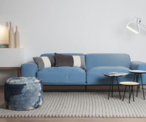 Błękitna sofa w stylu skandynawskim