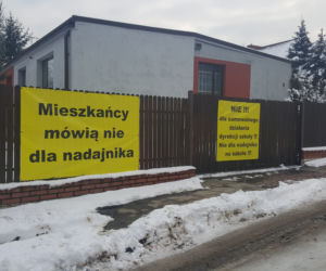 Mieszkańcy Dąbrowy Górniczej nie chcą masztu nadawczego na budynku szkoły