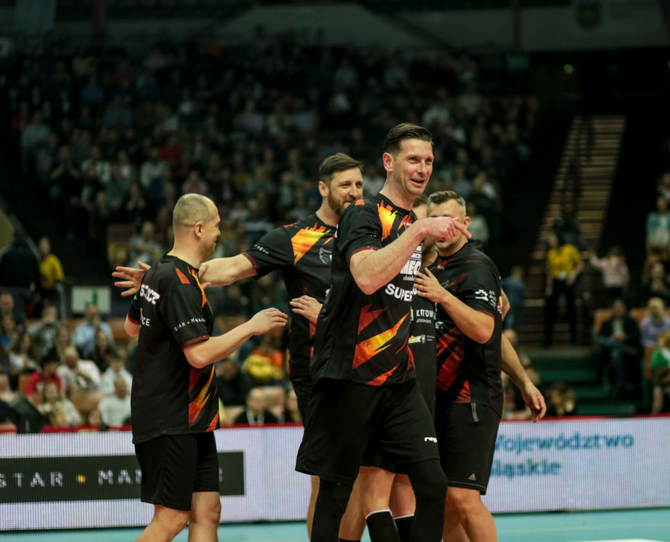 Legendarny Kosmiczny Mecz z Aniołami w Spodku: Gwiazdy zagrały dla Domu Aniołów Stróżów 