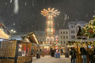 Jedyny w Polsce jarmark świąteczny na moście znów zachwyca. Ceny, atrakcje, produkty! Ile zapłacimy w tym roku? [GALERIA]