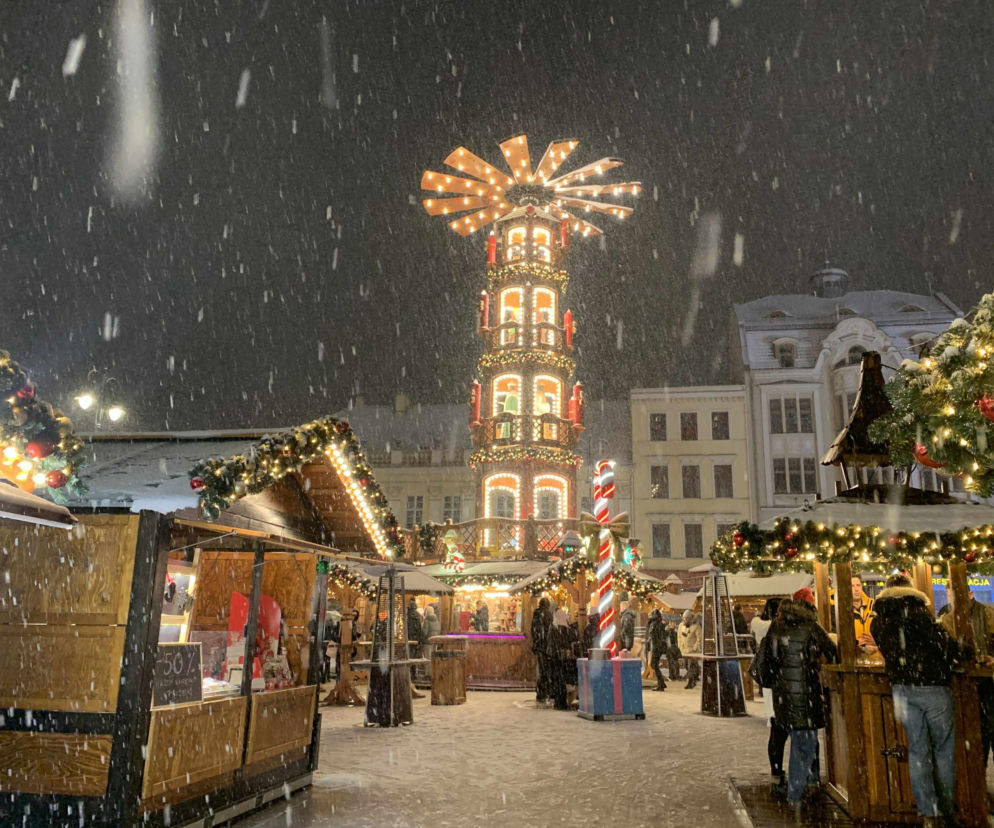 Jedyny w Polsce jarmark świąteczny na moście znów zachwyca. Ceny, atrakcje, produkty! Ile zapłacimy w tym roku? [GALERIA]