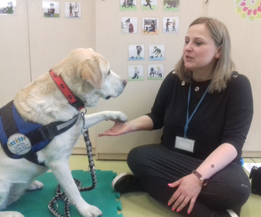 Dogoterapeutka Laura Gallas i jej partnerka zawodowa Kula