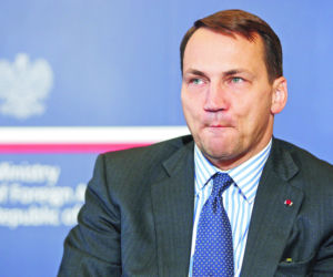Wipler oskarża: Sikorski palił trawę