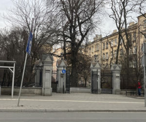 Napad w Lublinie. 17-latek w kominiarce zabrał niedopite piwo