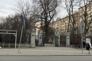 Napad w Lublinie. 17-latek w kominiarce zabrał niedopite piwo