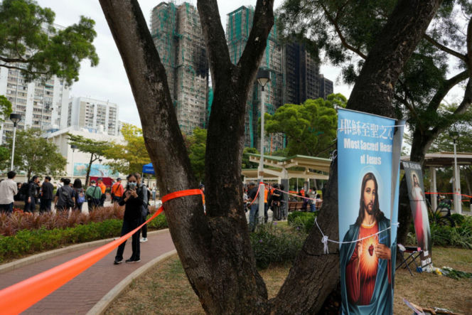 Hongkong/ Policja: zakończono przeszukiwanie pogorzeliska na osiedlu Tai Po; w pożarze zginęło 159 osób