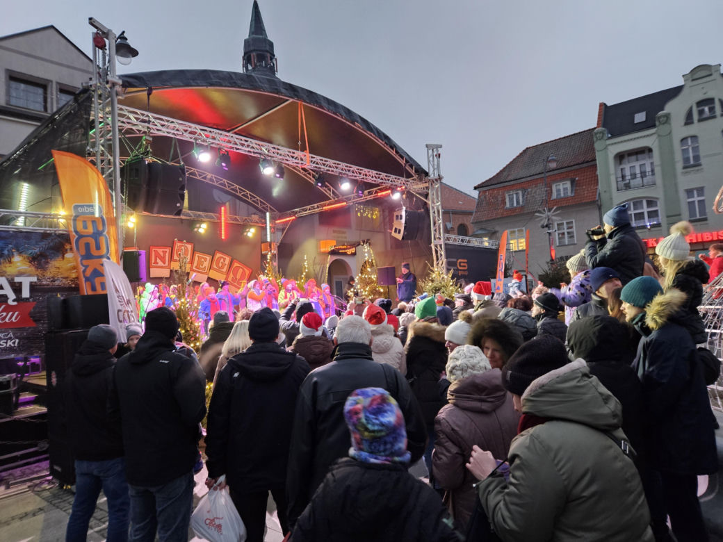 Jarmark Świąteczny w Biskupcu. Na scenie wystąpił zespół Arka Noego [ZDJĘCIA]
