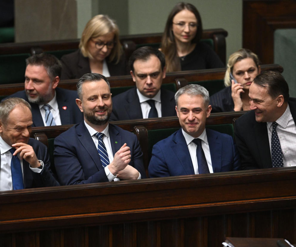 Sikroski bez hamulców do Macierewicza: Antek świrze!