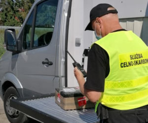 Elbląg. Ponad 24 kg tytoniu na terenie dwóch firm kurierskich. Paczki prześwietlił skaner [ZDJĘCIA]