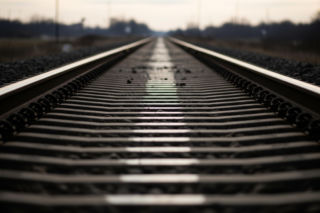 Tragiczny wypadek na torach w Warszawie. Pasażerowie muszą liczyć się z poważnymi utrudnieniami?