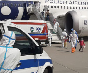 Do Polski z Indii dotarł chory na COVID-19 dyplomata z rodziną