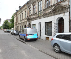 Policjant z żelaza. Uratował człowieka z pożaru i wrócił do pracy