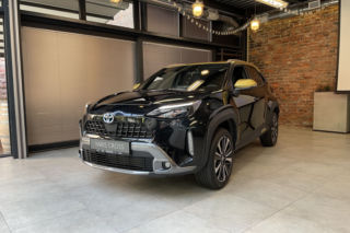 Toyota Yaris Cross ma silnik z Polski i zamierza zdobyć serca polskich klientów. Widzieliśmy ją na żywo