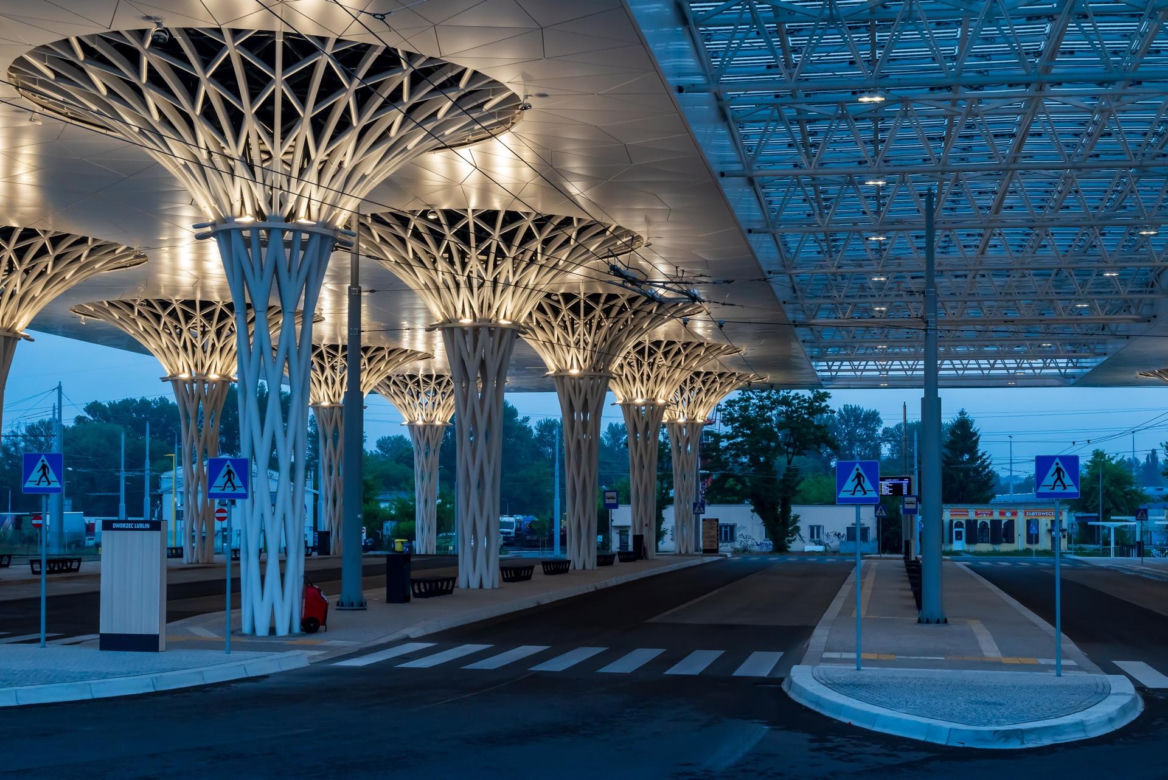 Dworzec Metropolitalny w Lublinie świętuje swoje 1 urodziny. To architektoniczna perełka. "Nie jest najgorzej"