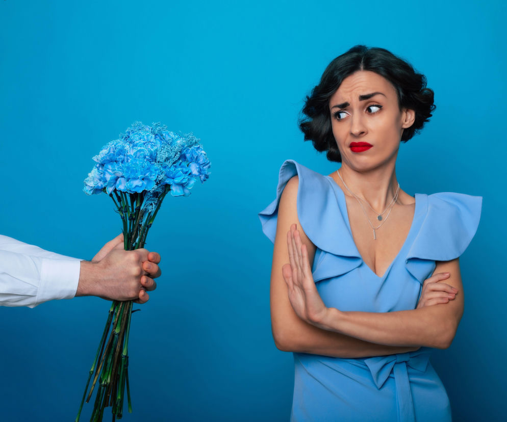 Tych kwiatów nie kupuj, jeśli nie chcesz spać w salonie. Nie uwierzysz, co oznaczają!