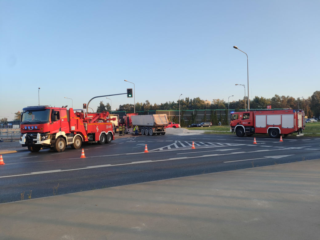 Przewrócona ciężarówka w Kielcach
