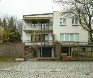 Zobacz, co Jarosław Kaczyński trzyma na parapecie