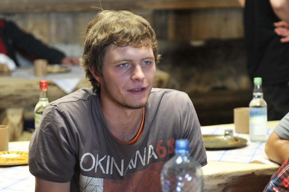 Tomasz Schuchardt kiedyś i dziś. Aktor słynie z metamorfoz, bywa niemal nie do poznania