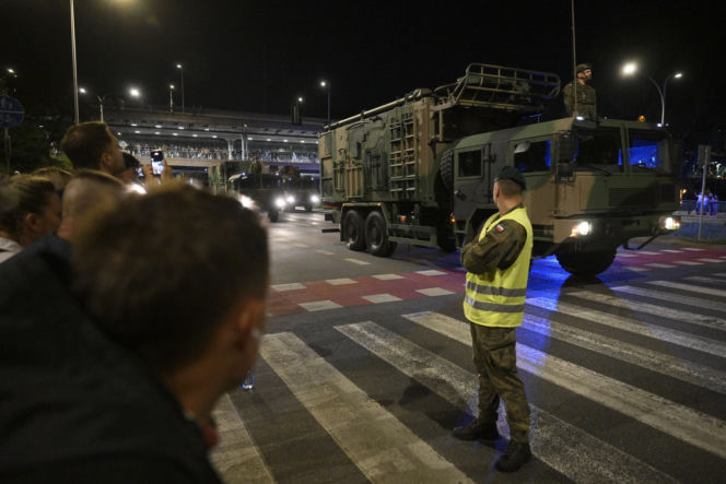 Nocna próba defilady wojskowej w Warszawie