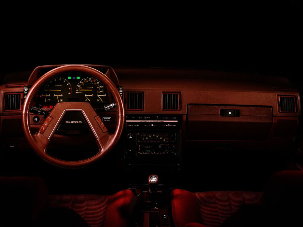 Toyota Celica Supra mk. II - wnętrze, połowa lat 80. (GA61)
