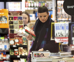 Prezenty last minute szefowej resortu kultury. Zobacz czym Marta Cienkowska obdaruje najbliższych