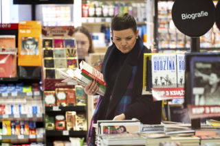 Prezenty last minute szefowej resortu kultury. Zobacz czym Marta Cienkowska obdaruje najbliższych