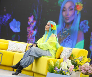 Cleo w niebieskich włosach