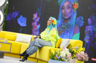 Cleo w niebieskich włosach