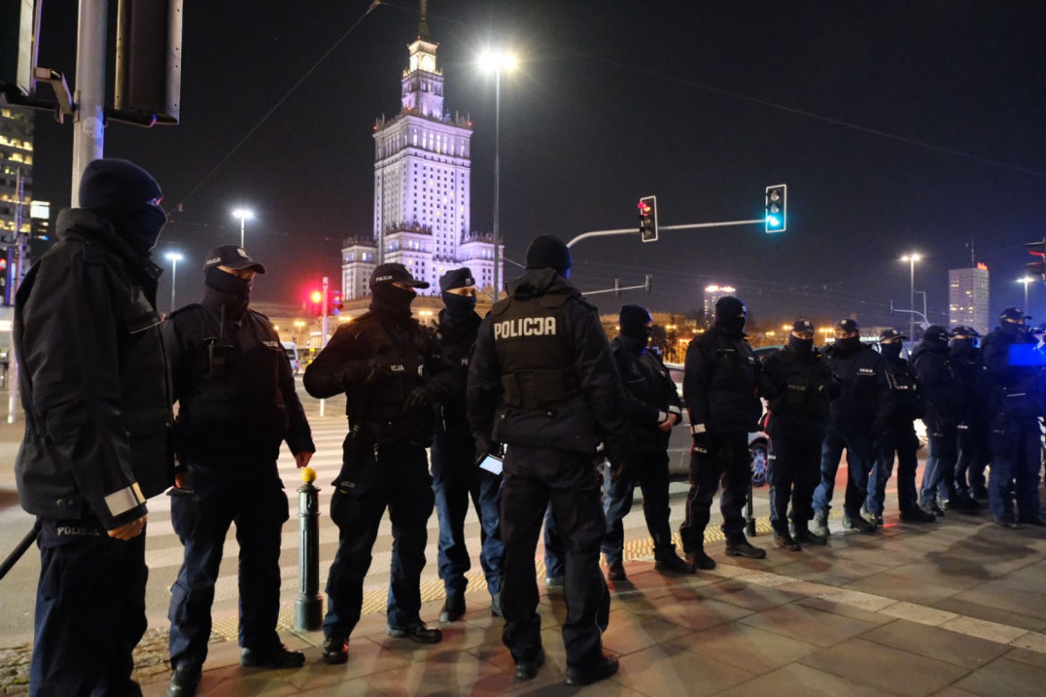 Policjanci zatrzymali uczestnika protestu kobiet