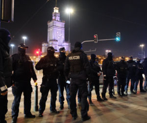 Policjanci zatrzymali uczestnika protestu kobiet