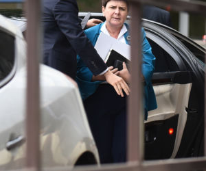 Szydło pojechała tłumaczyć się z billboardów