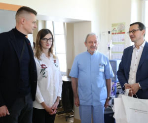 Premier Morawiecki u sześcioraczków z Krakowa