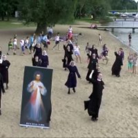 Światowe Dni Młodzieży: zakonnice tańczą na plaży! HIT – informacje, premiery teledysków – ESKA.pl