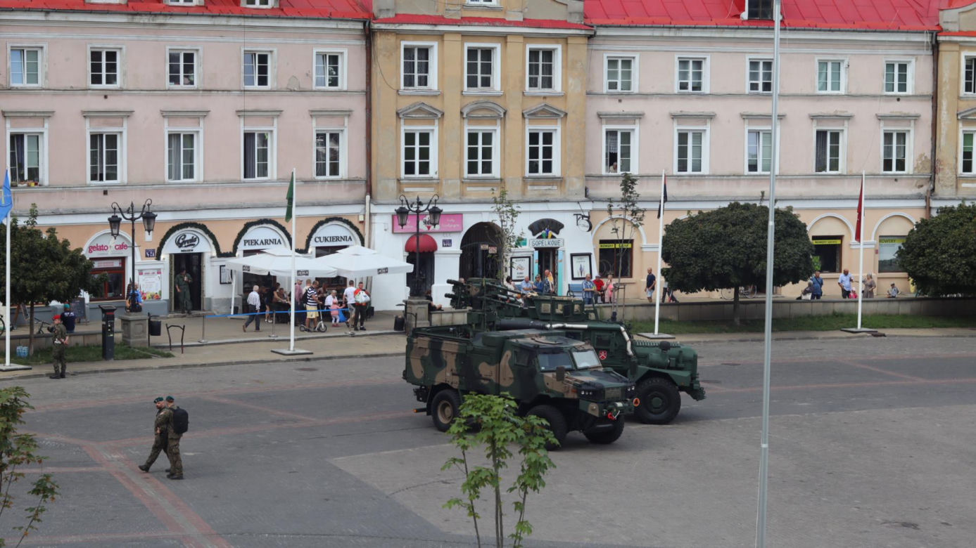 Do Lublina wjechało wojsko. Na ulicach czołgi, rosomaki i inne wozy pancerne. Musicie to zobaczyć!