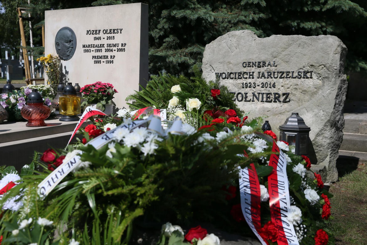 Groby Wojciech Jaruzelskiego i jego żony Barbary. Tak wyglądają pomniki