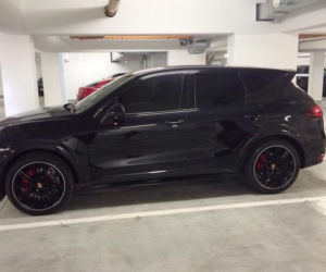 Kamil Grosicki jeździ Porsche Cayenne GTS