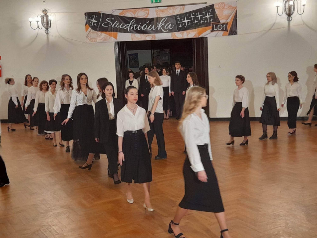 Studniówka I Liceum Ogólnokształcącego im. Adama Mickiewicza w Olsztynie [ZDJĘCIA]