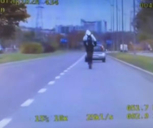 Szaleńczy rajd 14-latka na hulajnodze w Białymstoku. Ucieczkę przed policją zakończył w rowie