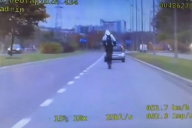 Nastolatek ucieka hulajnogą przed policją w Białymstoku. O szczegółach pościgu przeczytasz na SE Białystok.